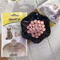 قرص اسنک GimCat مدل Skin & Coat Tabs برای تقويت پوست و مو و جلوگیری از ریزش مخصوص گربه با طعم شیر - 40 گرم