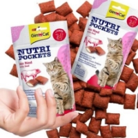 عکس اسنک تشویقی بالشتی مغزدار GimCat مدل Nutri Pockets تهیه شده از گوشت گاو مخصوص گربه - 60 گرم
